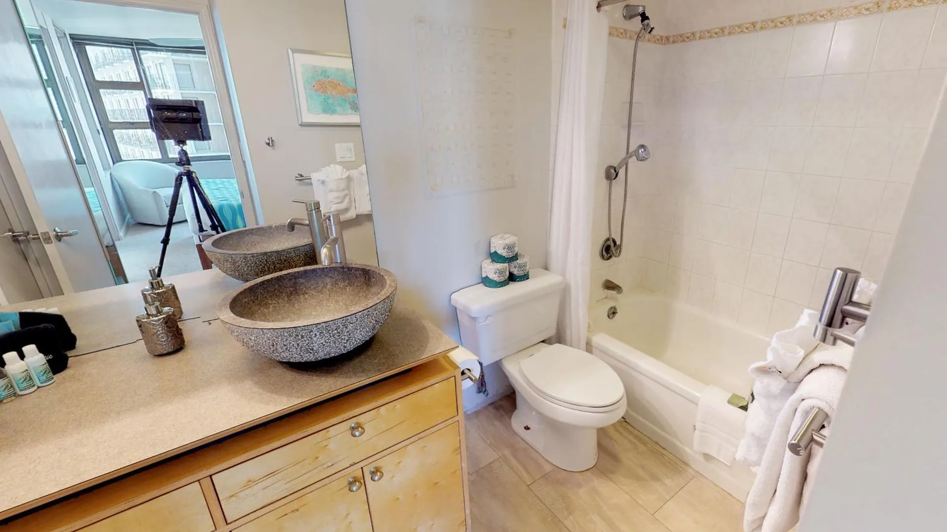 Block To Beach! Waikiki Banyan 21St Floor Deluxe Ocean View Honolulu