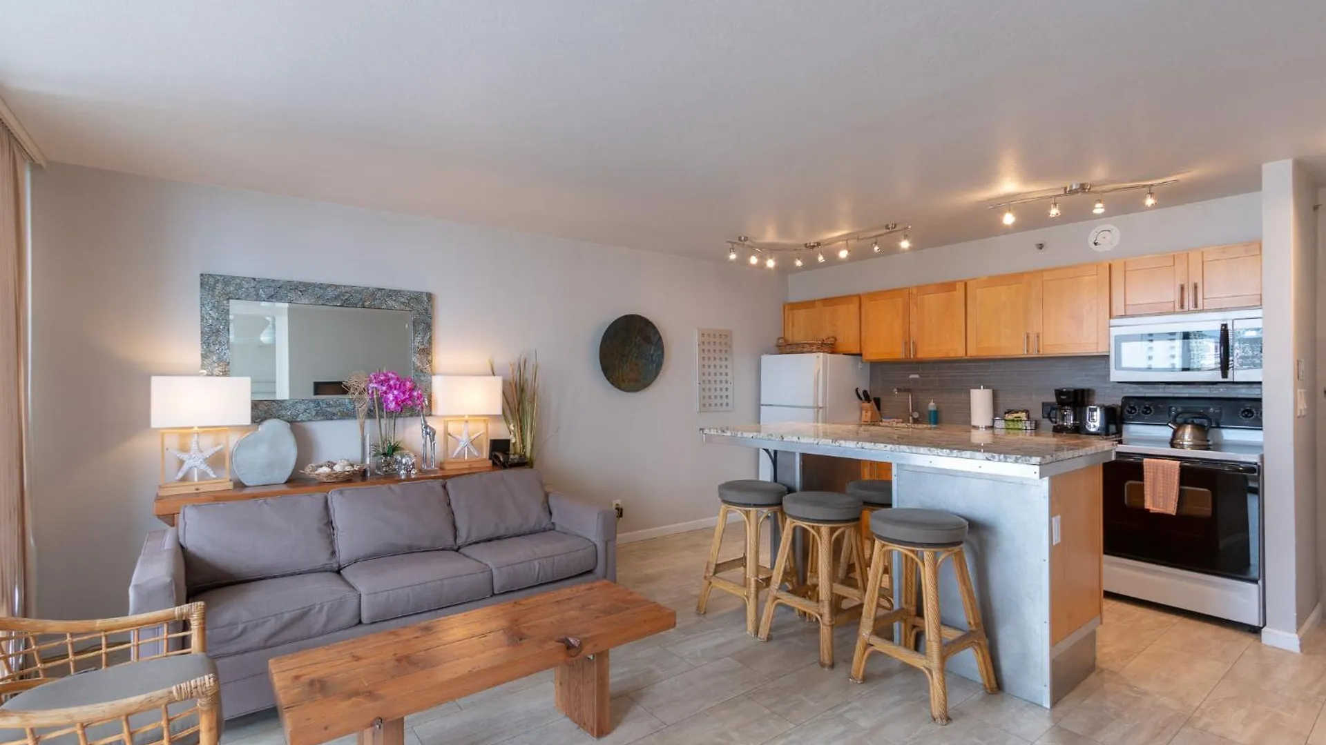 Block To Beach! Waikiki Banyan 21St Floor Deluxe Ocean View Honolulu