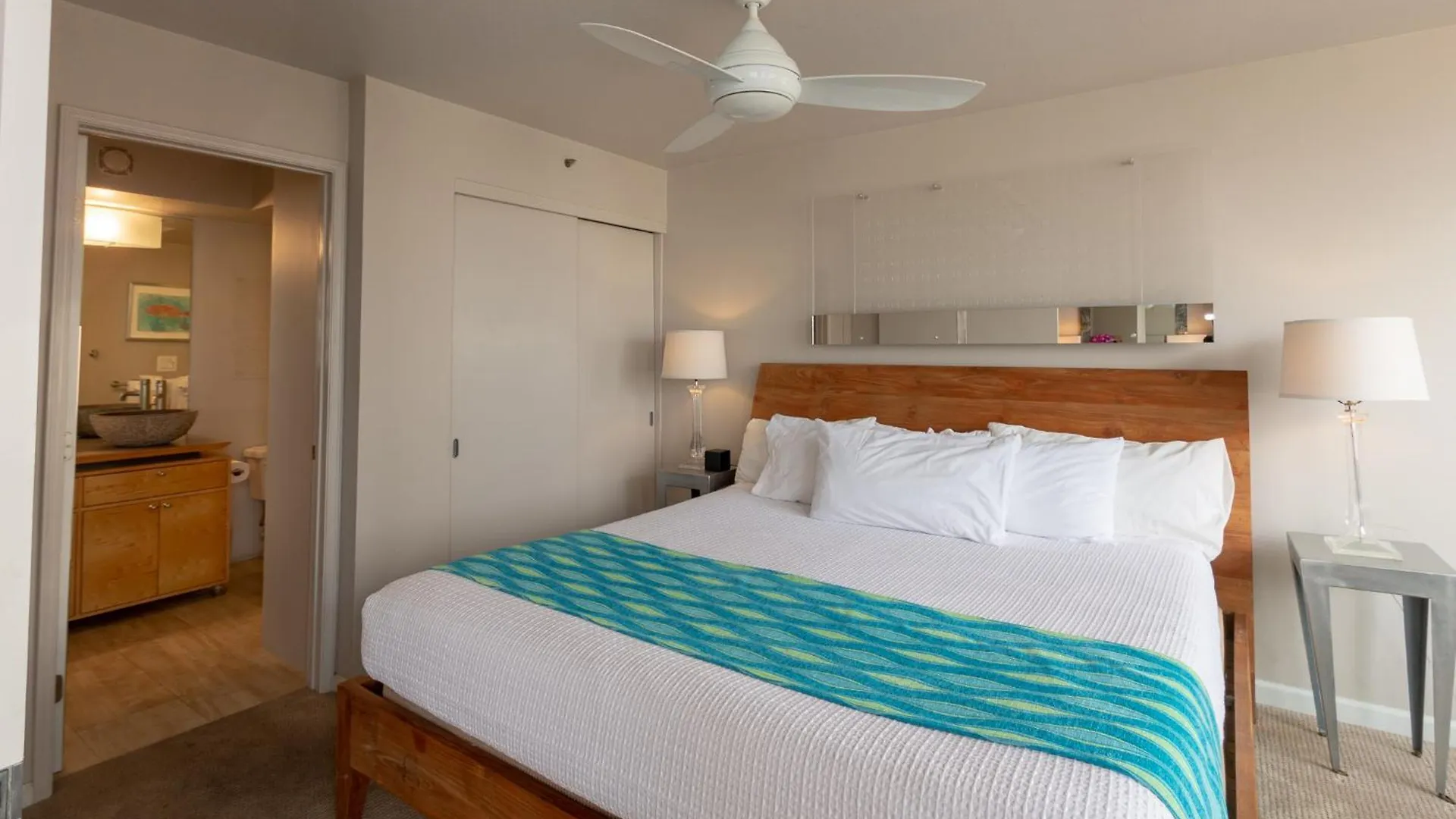 Apartment Block To Beach! Waikiki Banyan 21St Floor Deluxe Ocean View Honolulu