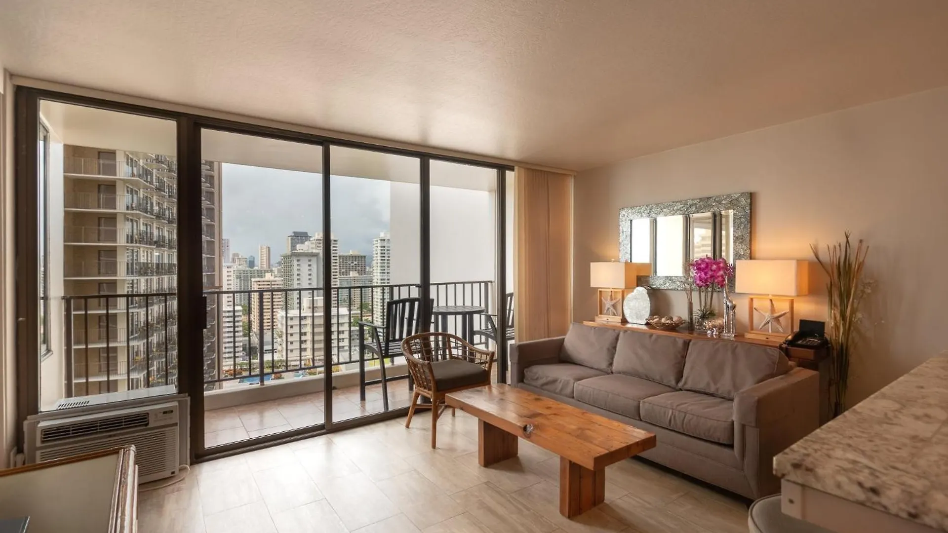 Block To Beach! Waikiki Banyan 21St Floor Deluxe Ocean View Honolulu