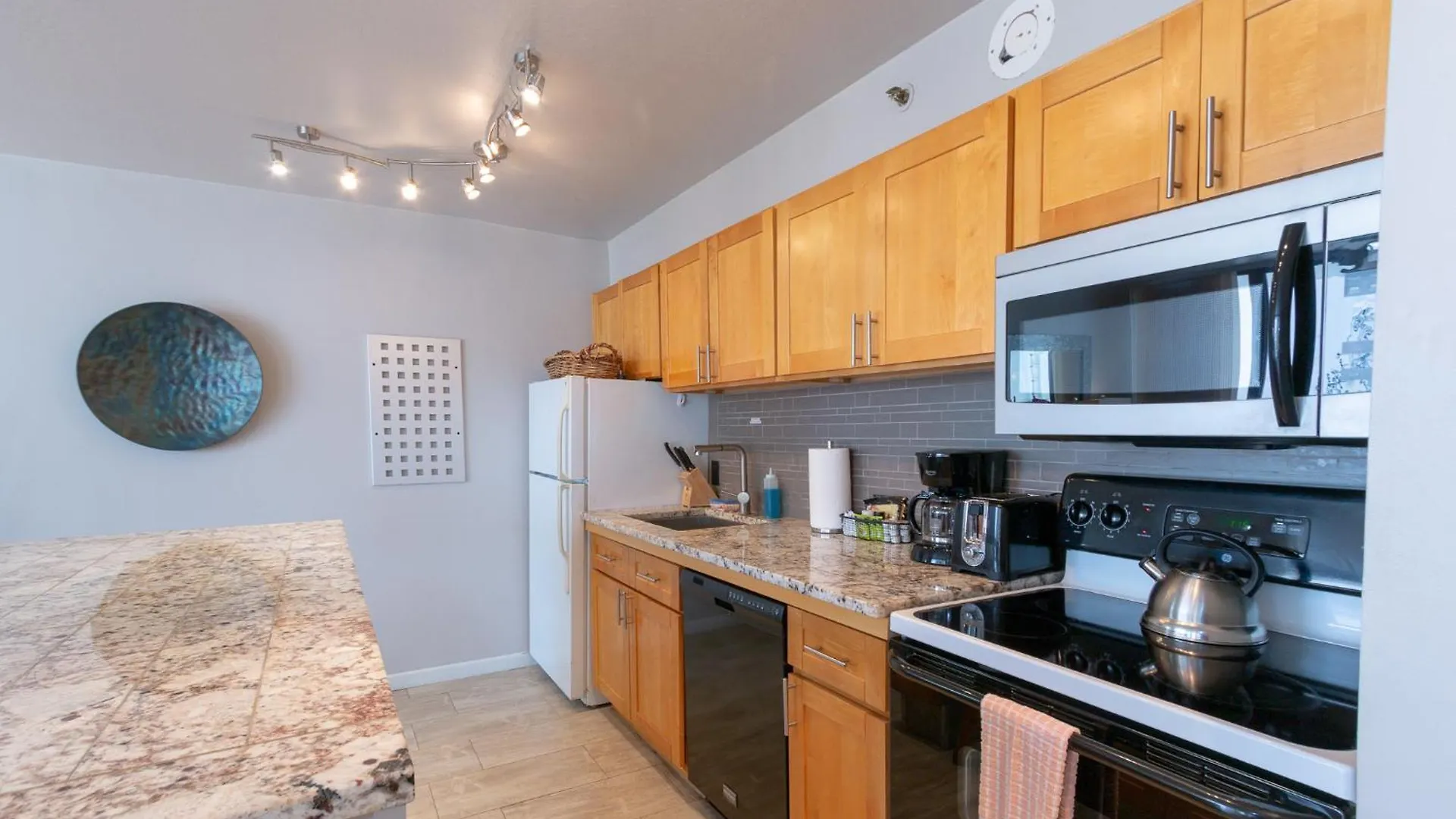Block To Beach! Waikiki Banyan 21St Floor Deluxe Ocean View Honolulu 0*,